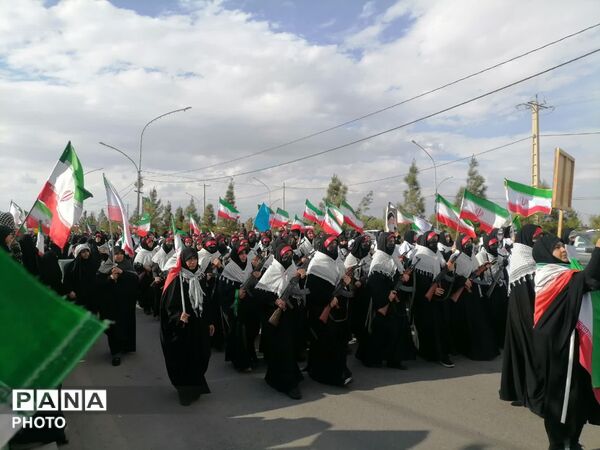 رژه «بانوان جان فدای ایران» در بلوار پیامبر اعظم قم