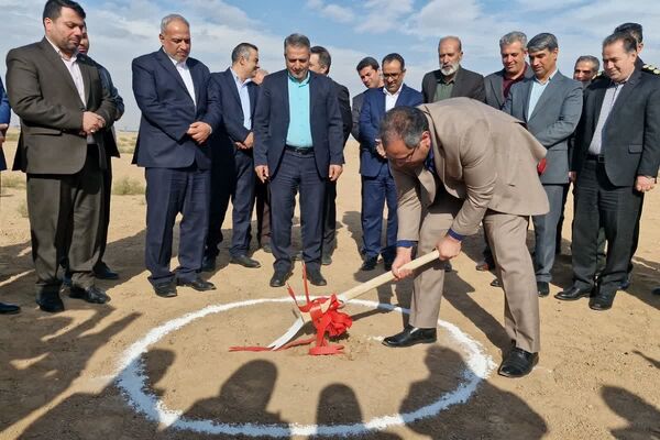 آیین کلنگ‌زنی هنرستان خیرساز هیأت امنایی در قرچک