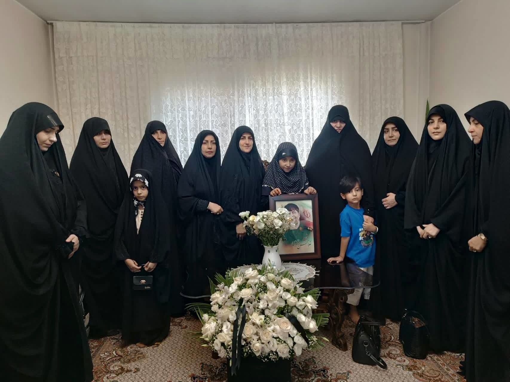 تجدید میثاق معلمان دبستان شهید آتوت با آرمان‌های شهدا در دیدار با خانواده شهدای حمله اخیر صهیونیستی