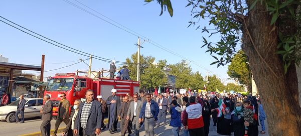 دانش‌آموزان دهلرانی در راهپیمائی ۲۲بهمن