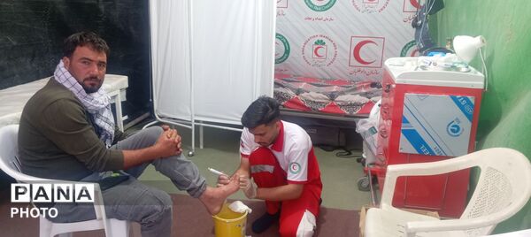 فعالیت پایگاه هلال احمر شهرستان رشتخوار در جوار امام زاده سیدمحمدعلوی