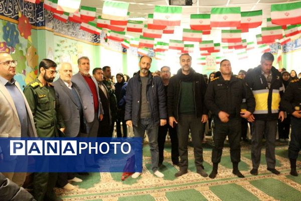 نواختن زنگ انقلاب در مدرسه فاطمه الزهرا(س) فیروزکوه