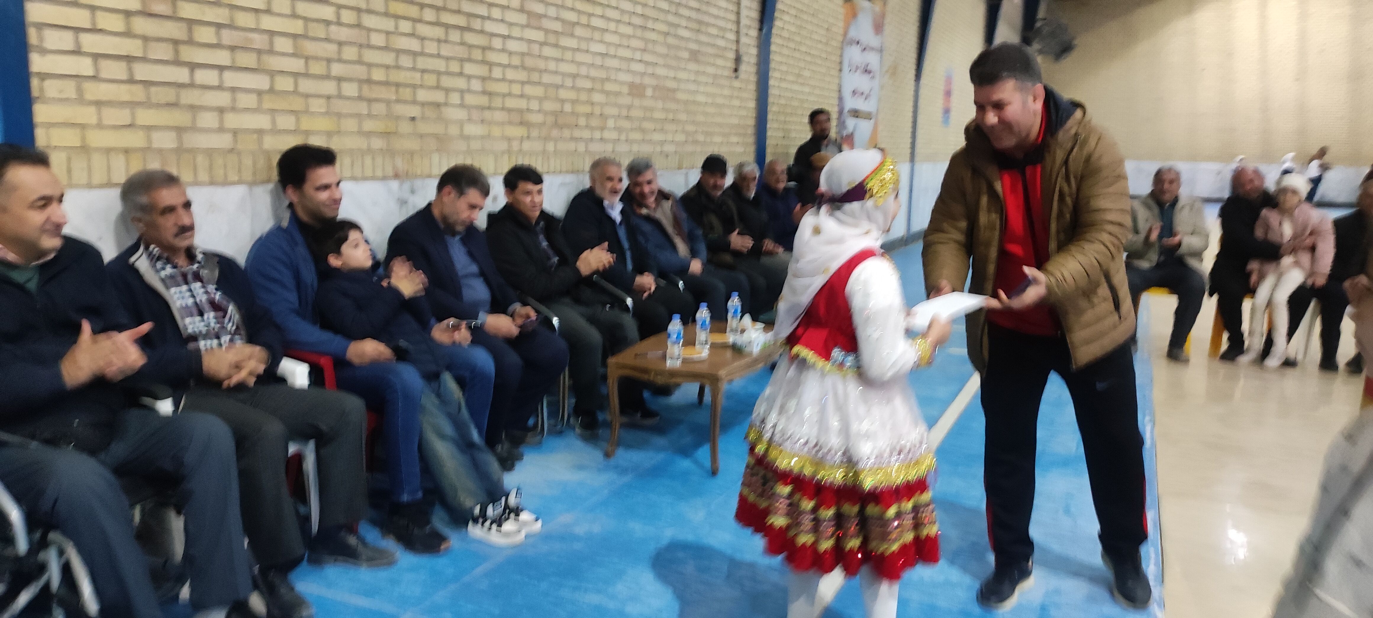 مسابقات دارت و طناب کشی به‌مناسبت روز پدر در سالن ایثار شهرستان شیروان