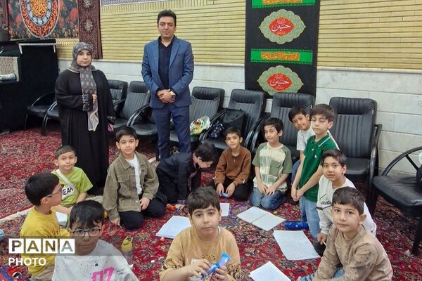 حضور دانش‌آموزان دبستان شهید قلنبر ناحیه دو شهرری در کلاس‌های رفع اشکال حسینیه اردستانی‌ها