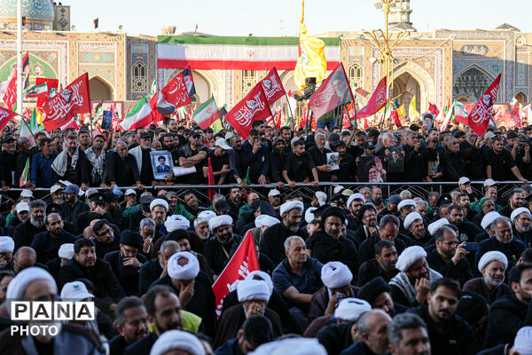 اقامه نماز بر پیکر مطهر رهبر شهید انقلاب در حرم مطهر رضوی-۱