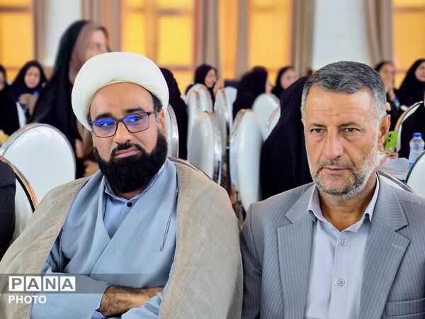 مراسم تجلیل و تقدیر از فرهنگیان در عنبرآباد