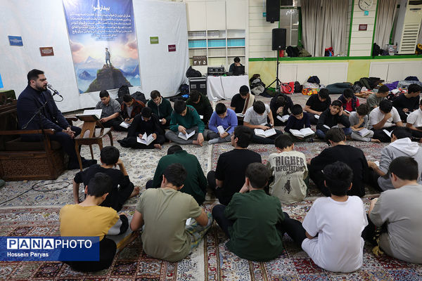 اعتکاف دانش‌آموزی در مسجد جامع امام جعفر صادق(ع) اقدسیه