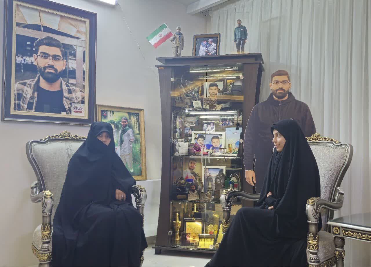 حسین از کودکی در مسجد حضور فعال داشت