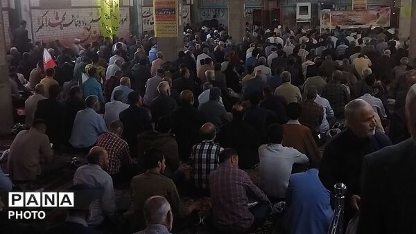 از پیر تا دانش آموز در نماز جمعه نیشابور حضور دارند-۱