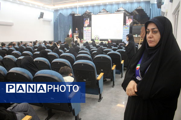 تجلیل از دانش‌آموزان تراز انقلاب اسلامی استان بوشهر