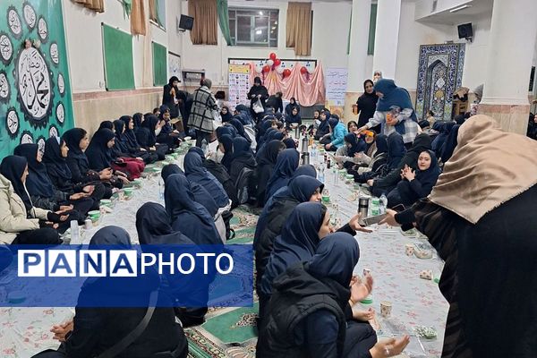 برگزاری مراسم احسان و افطار در دبیرستان حضرت ولیعصر (عج) ری یک 