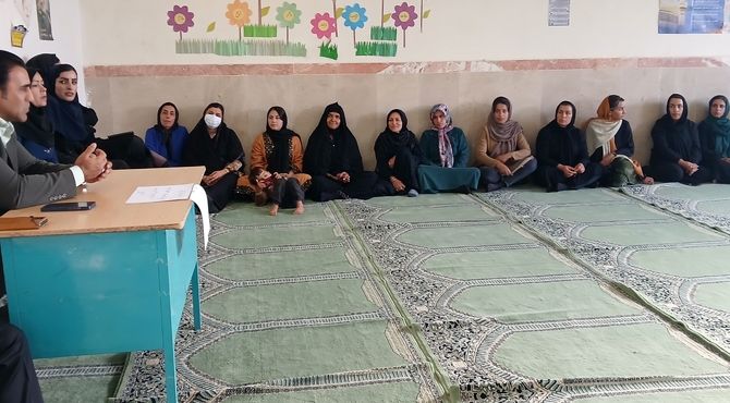 جلسه  انجمن اولیا و مربیان در مدرسه شهید ابوالفضل شمس