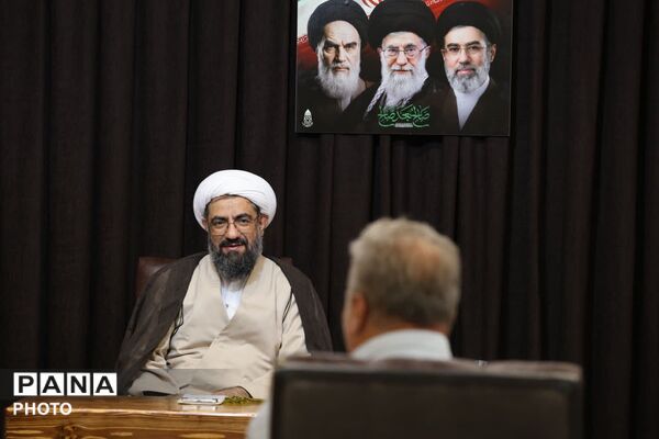 ملاقات مردمی با نماینده ولی‌فقیه در استان همدان
