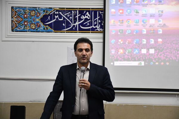 استقبال با شکوه از دانش‌آموز قهرمان و مربیان آموزش و پرورش عشایر فارس