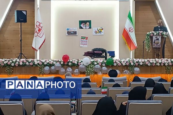 پایگاه شهید انصاری میزبان دانش‌آموزان دبستان مهدیزاده در جشن دهه فجر 