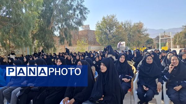 برگزاری جشن علمی شیمی در دبیرستان حضرت زینب(س) بهاباد