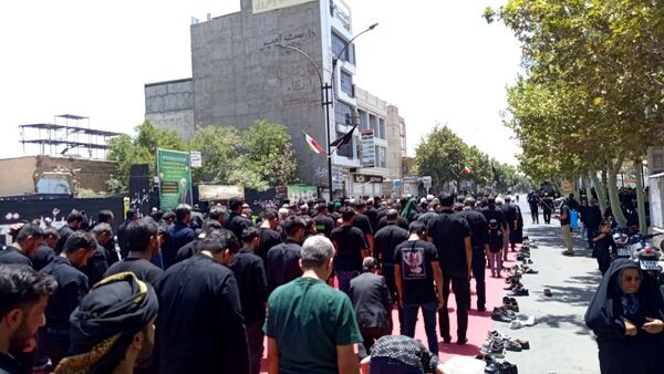 اقامه نماز ظهر عاشورا در کاشمر