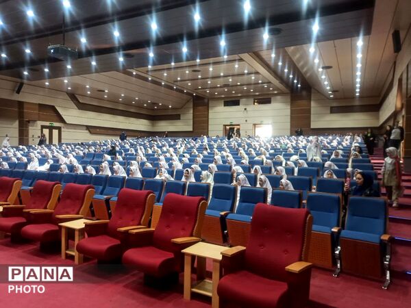 جشن تکلیف دانش‌آموزان دختر مدرسه دکتر علی شریعتی شهریار