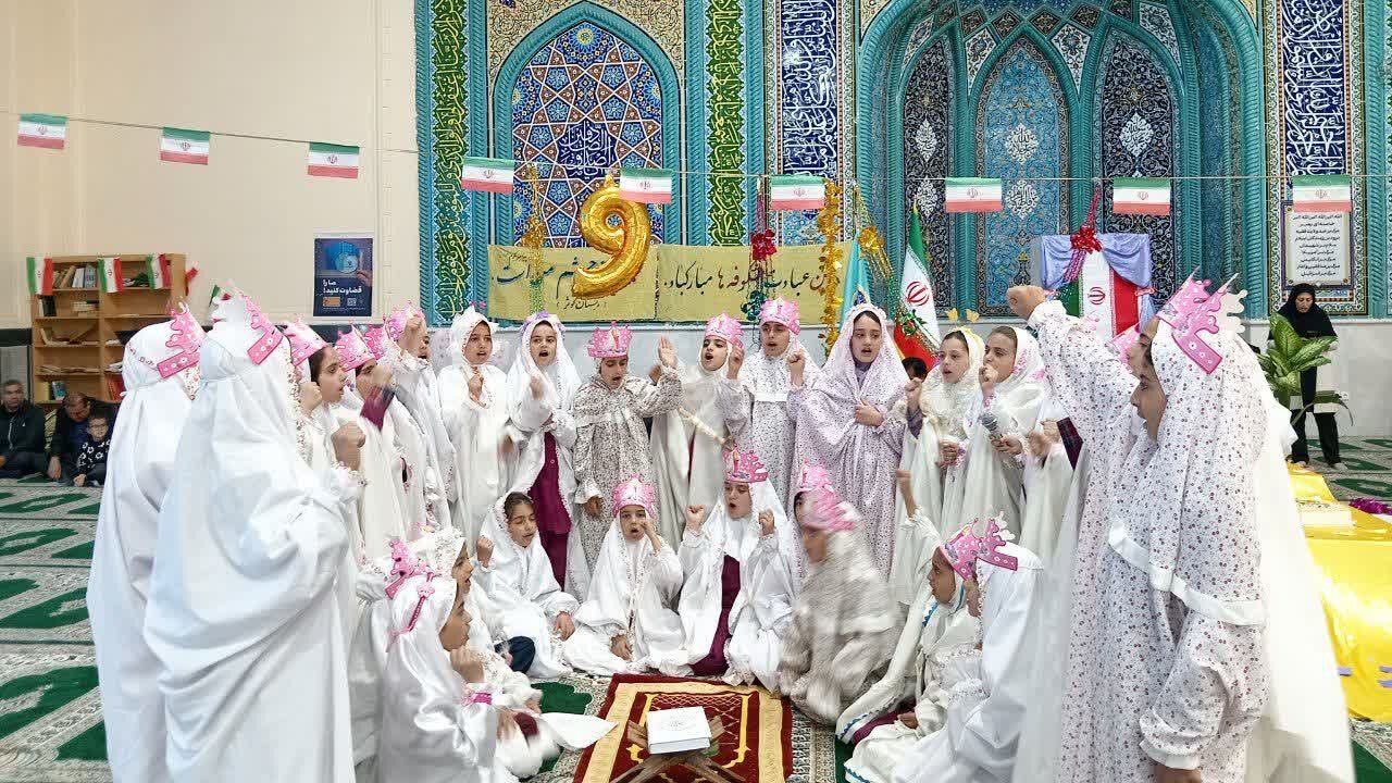 جشن باشکوه تکلیف دانش‌آموزان مدارس «ام‌البنین» و «کوثر» بخش دیشموک در مصلی امام خمینی (ره)