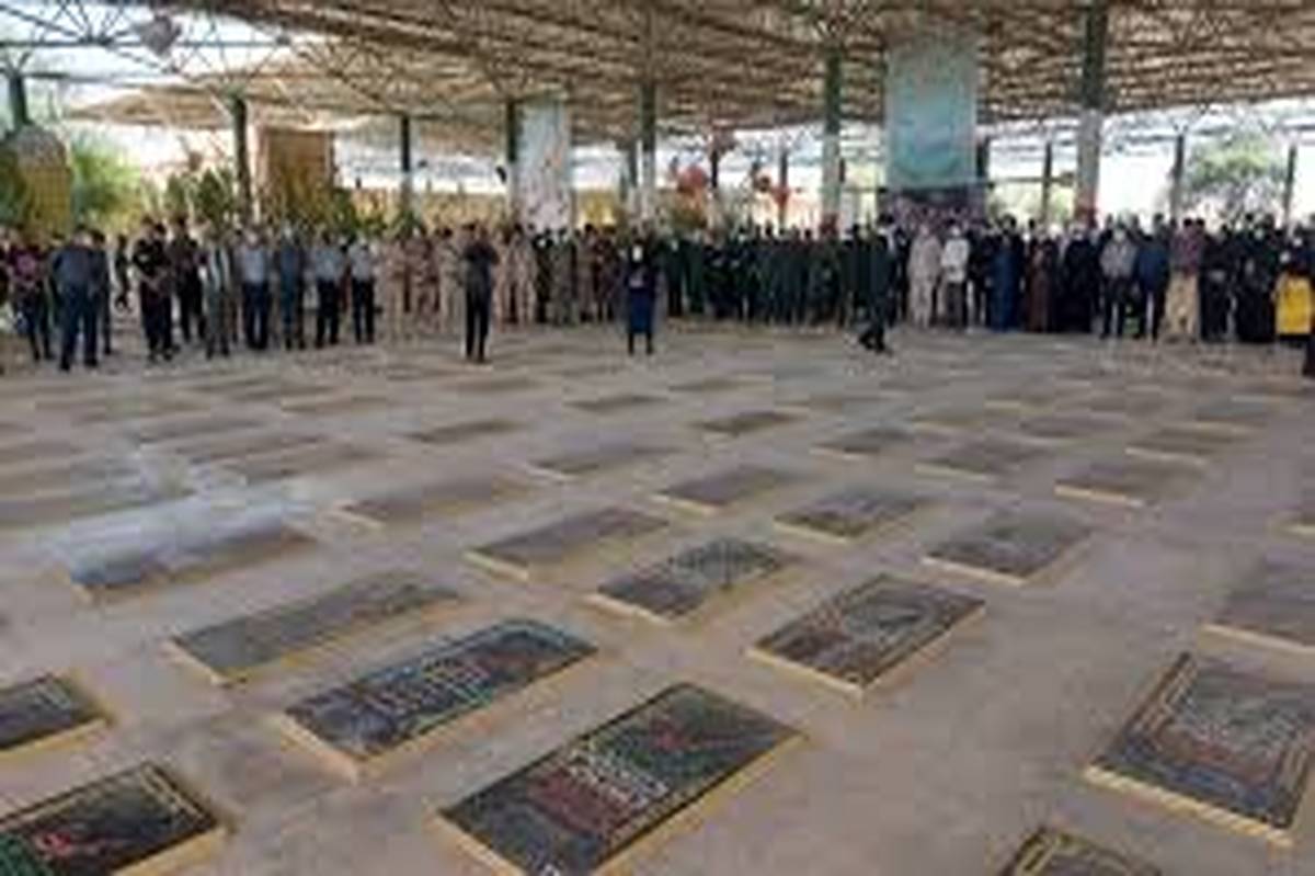 گلزار شهدا بهشت رضا (ع) شهرستان آبادان غبار روبی و عطرافشانی شد