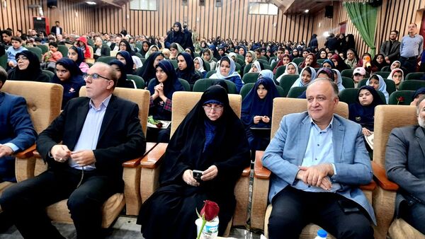 مراسم تجلیل از دانش‌آموزان ممتاز مدارس شاهد استان البرز