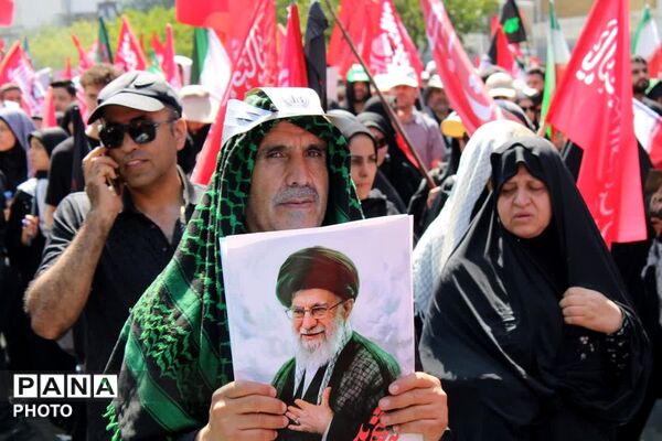 تجلی وفاداری؛ نگاهی به تصاویر مراسم بزرگداشت رهبر امت