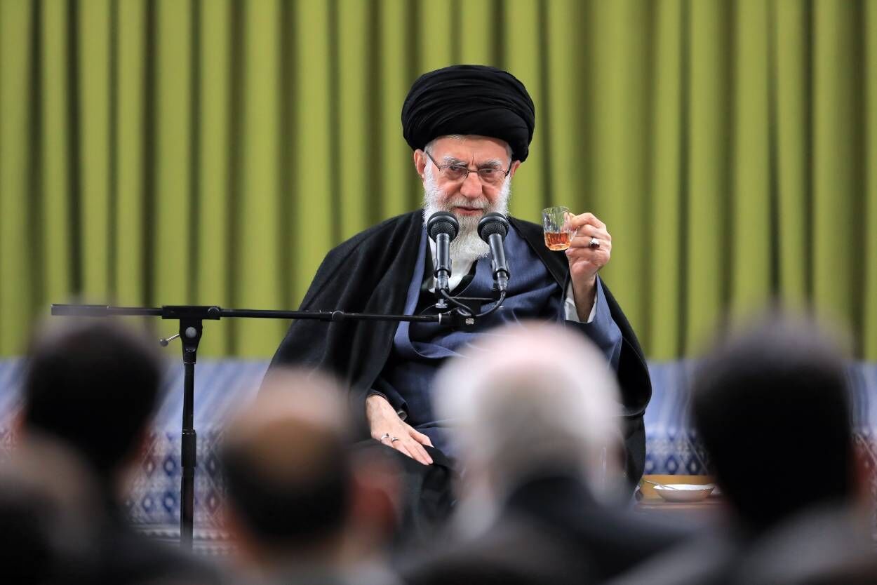 جمعی از شعرا با رهبر معظم انقلاب دیدار می‌کنند

