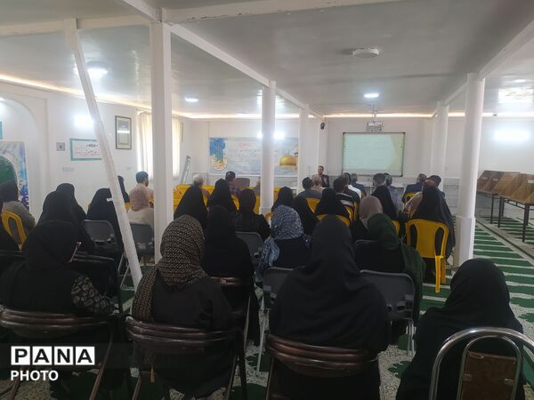 کارگاه آموزش خانواده در دبیرستان نمونه آیت‌الله خامنه‌ای