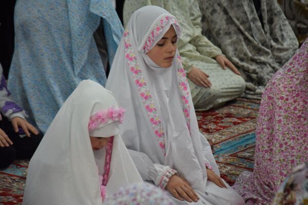 اعتکاف دانش‌آموزی در مسجد جامع امام حسین(ع) ناحیه یک کرج 