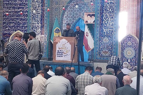 حضور فرهنگیان و مسئولان آموزش و پرورش پردیس در نماز جمعه 