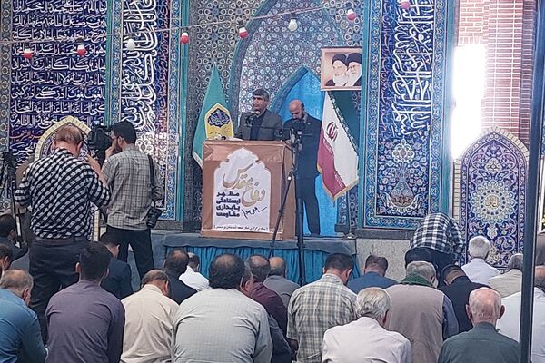 حضور فرهنگیان و مسئولان آموزش و پرورش پردیس در نماز جمعه 