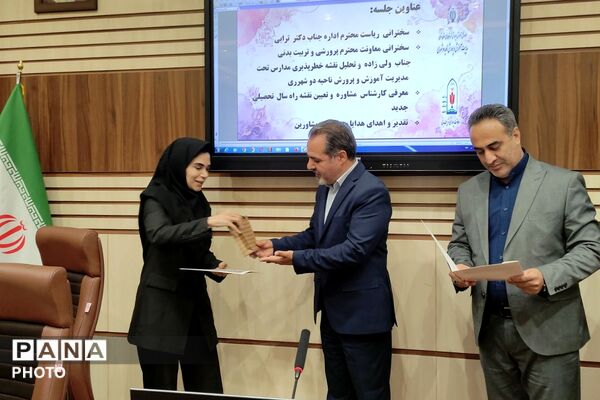 مراسم تقدیر از مشاوران ناحیه دو شهرری 