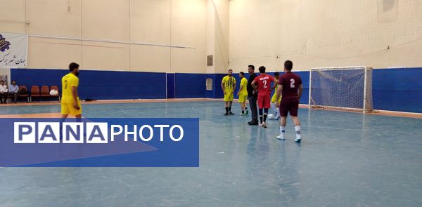  مسابقه فوتسال بین تیم‌های خبرنگاران و تیم آتش‌نشانان مشهد