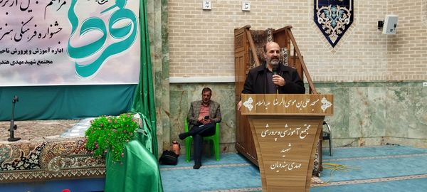 تقدیر از دانش‌آموزان برگزیده ناحیه چهار قم در جشنواره «فردا»