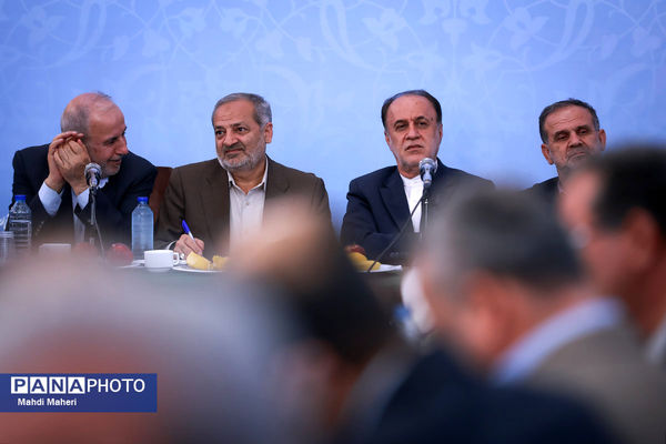 نشست صمیمی وزیر آموزش و پرورش با اعضای فراکسیون فرهنگیان