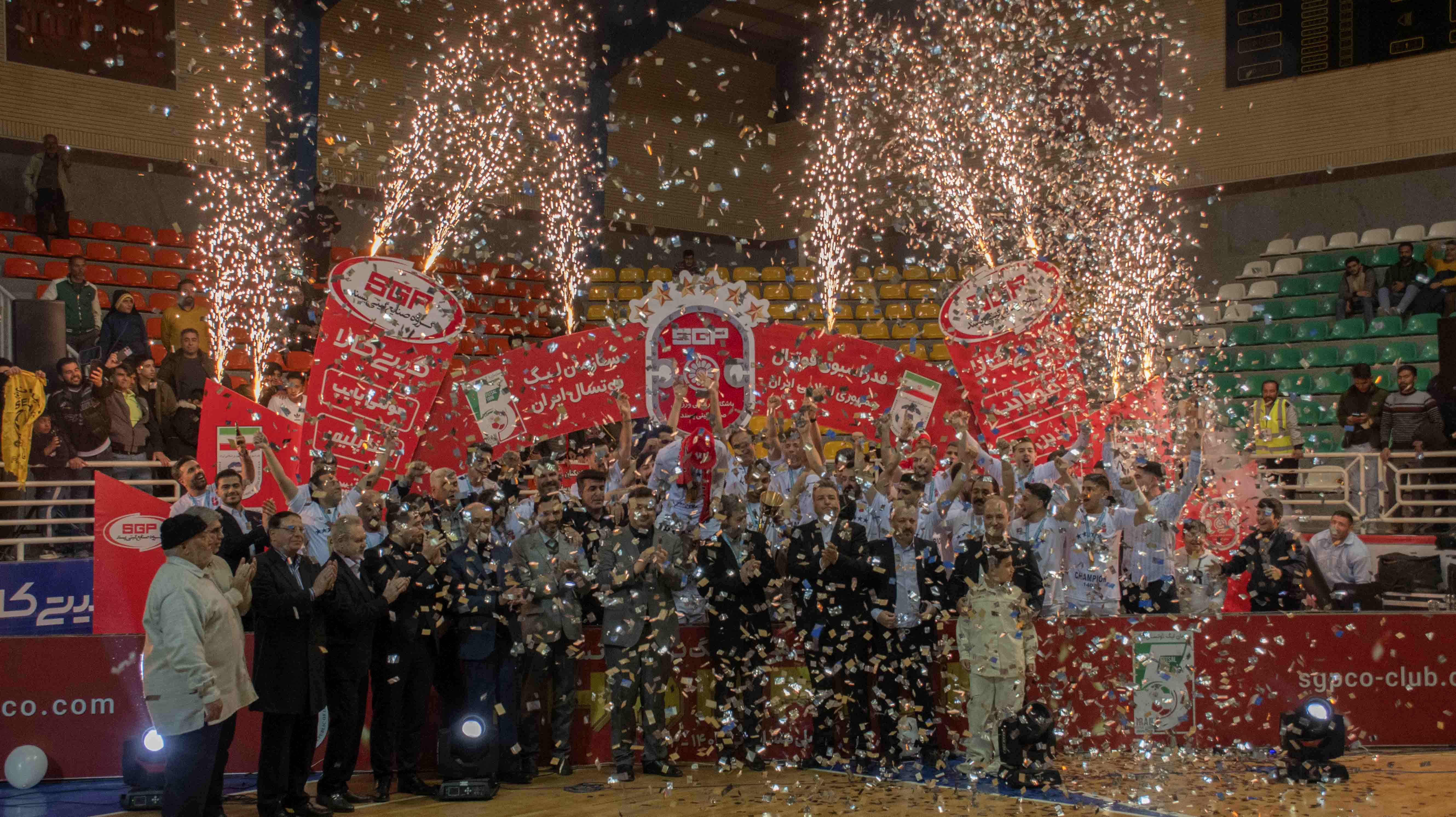 دیدار تیم های گیتی پسند اصفهان و ایرالکو اراک 