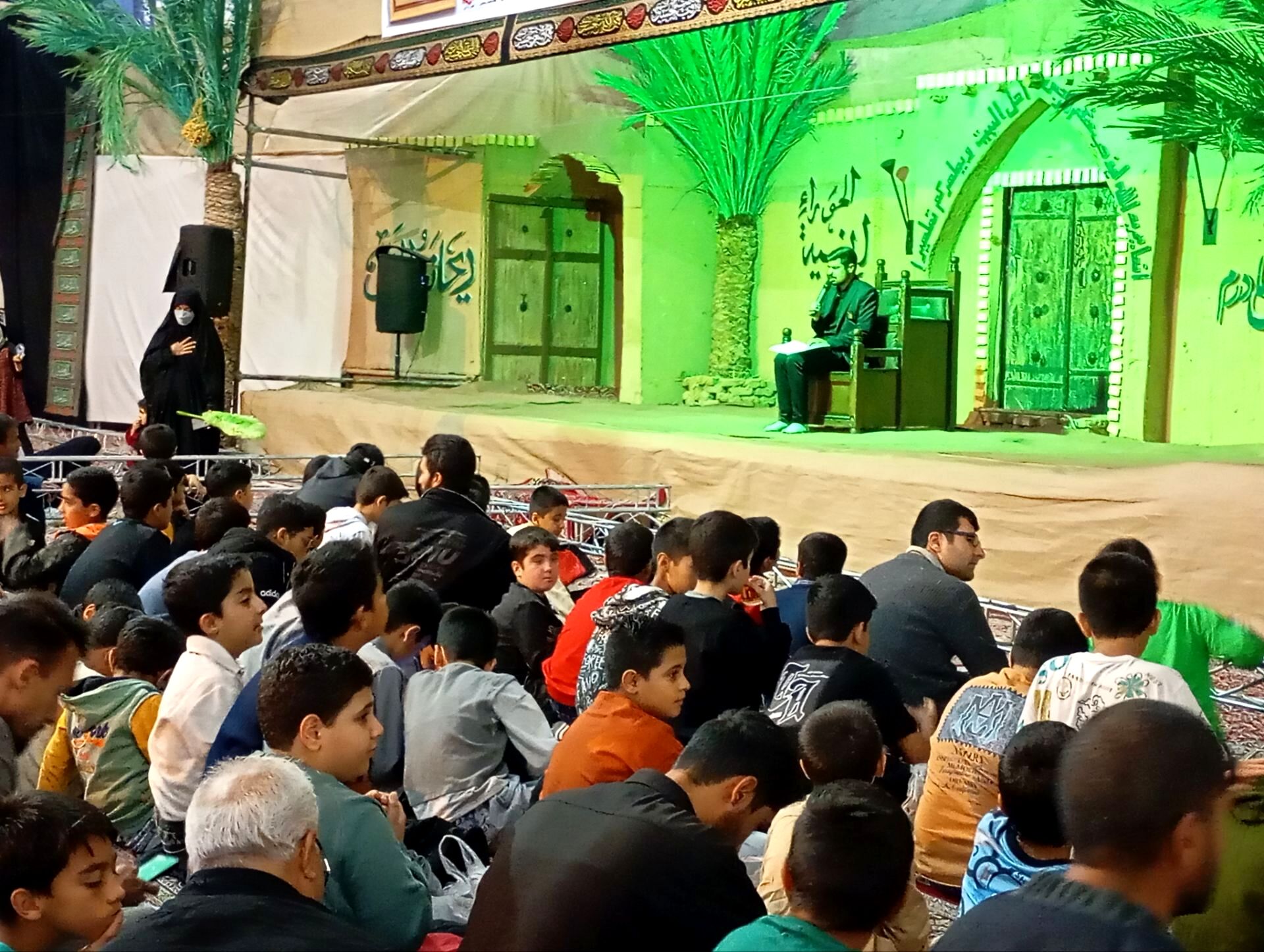 حضور دانش‌آموزان دبستان پسرانه فضیلت در نمایش آیینی یاس نبوی