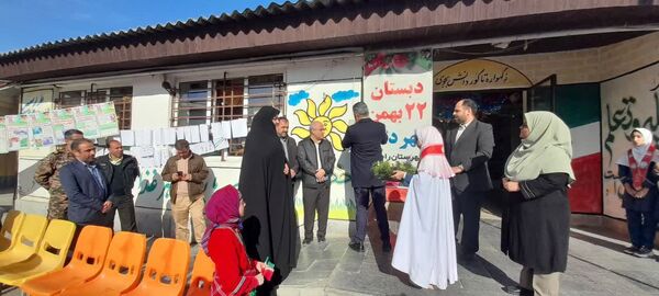 آیین نواختن « گلبانگ انقلاب » در مدرسه 22 بهمن دلند