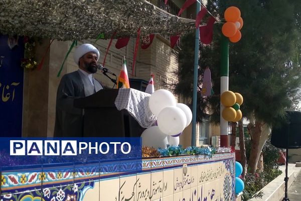 نواختن زنگ بازگشایی مدارس در دبستان علی بن ابیطالب(ع) باقرشهر