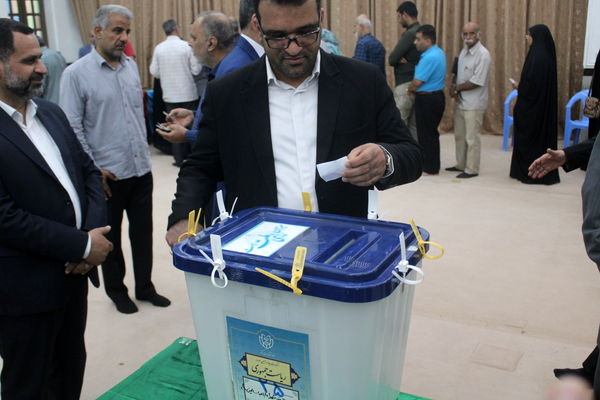 حضور پرشور مردم ولایت‌مدار بوشهر در پای صندوق‌های رأی