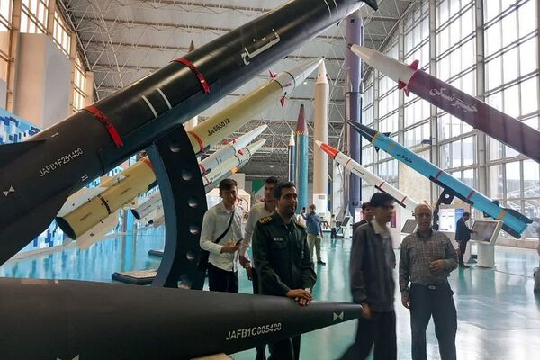 بازدید بسیج دانش‌آموزی بهارستان 2 از نمایشگاه هوافضا سپاه پاسداران