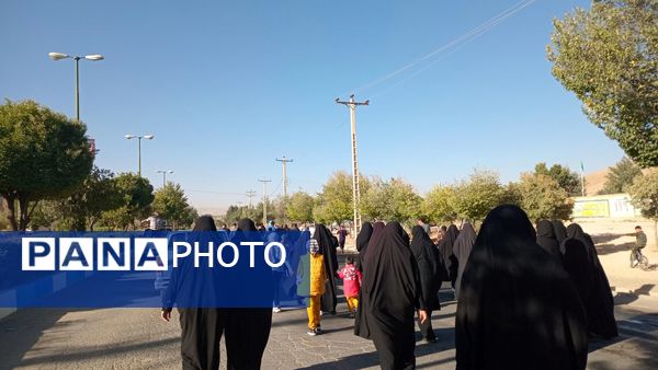 پیاده‌روی خانوادگی به‌مناسبت هفته دفاع مقدس