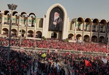 وداع با خورشید؛ خروش میلیونی امت در وعده گاه مصلی تهران