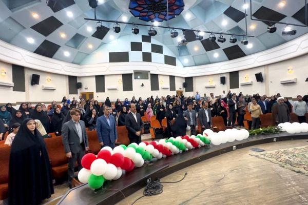 تجلیل از برترین‌های انجمن اولیا و مربیان استان بوشهر در مراسمی با حضور مسئولان استانی