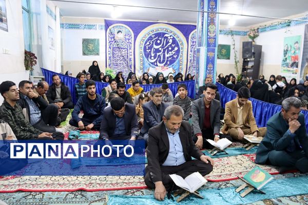 برنامه قرآنی «رواق» میزبان محفلی قرآنی