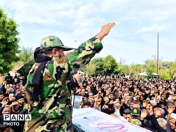 مراسم تشییع پیکر مطهر شهید اسماعیل آزادگرمی در کرمان