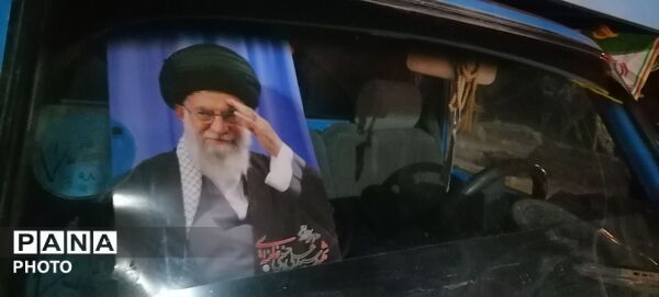 اجتماع مردمی و همخوانی سرود ملی در شهربار نیشابور