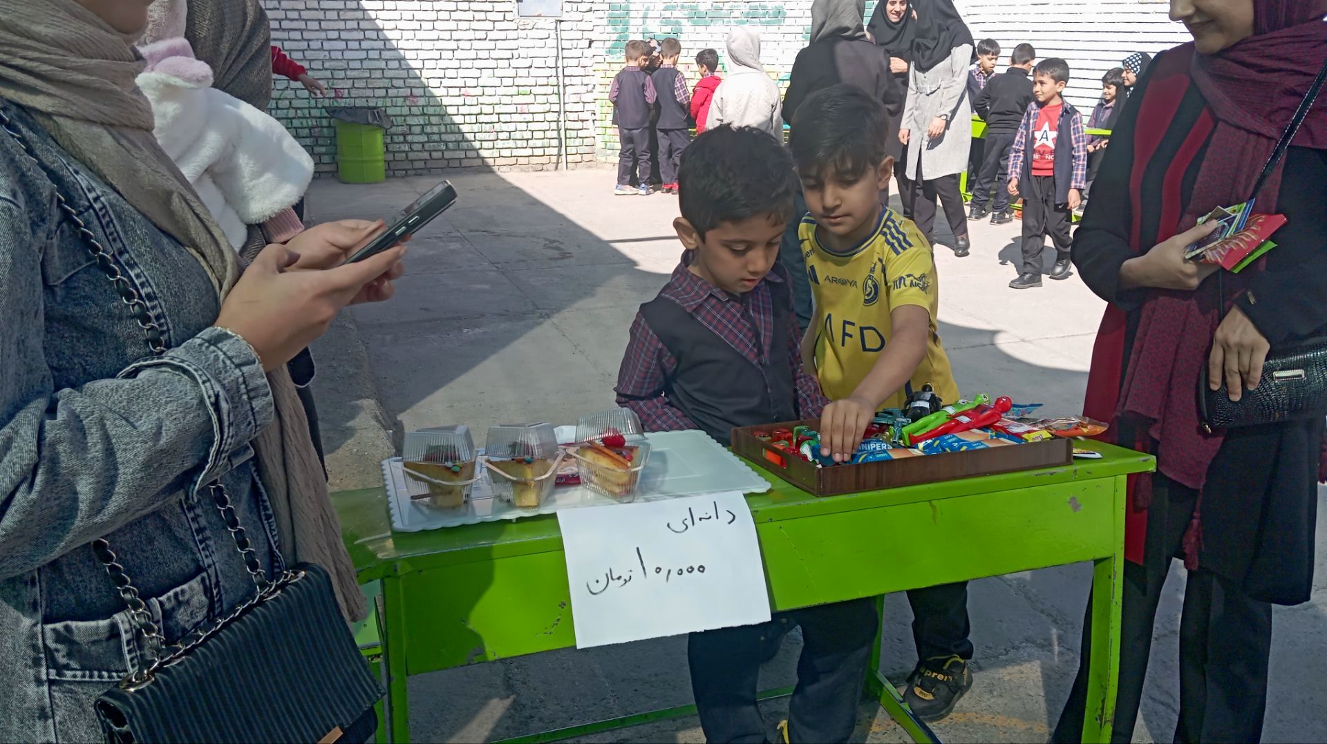 برپایی بازارچه دانش آموزی در شهرستان کاشمر 