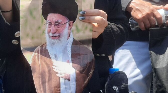 میدان انقلاب تا خیابان آزادی،این وحدت،از سراسر ایران جریان دارد