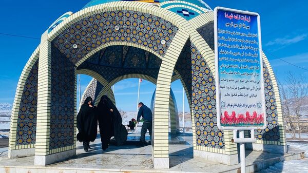 غبار روبی گلزار شهدای گمنام شهرستان باخرز 